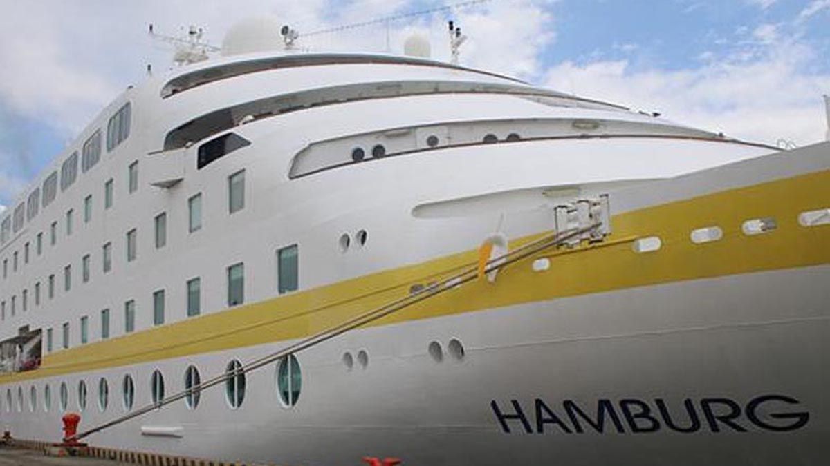El crucero Hamburg llegó al país y se hizo un operativo al tomar conocimiento de que viajaba una persona con Covid. Algunos medios dijeron que había sido autorizado a ingresar por un error.