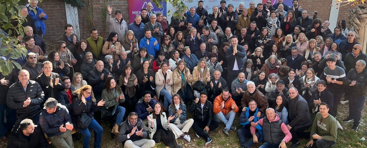 Luis Petri armó rancho aparte y se mostró con otro mendocino en el gobierno de Milei, el secretario de Transporte, Luis Pierrini. Luis Petri armó rancho aparte y se mostró con otro mendocino en el gobierno de Milei, el secretario de Transporte, Luis Pierrini.