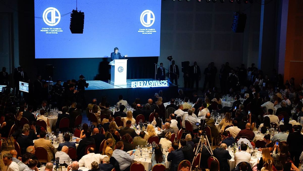 El auditorio del Centro de Congresos y Exposiciones, colmado de público. El auditorio del Centro de Congresos y Exposiciones, colmado de público.