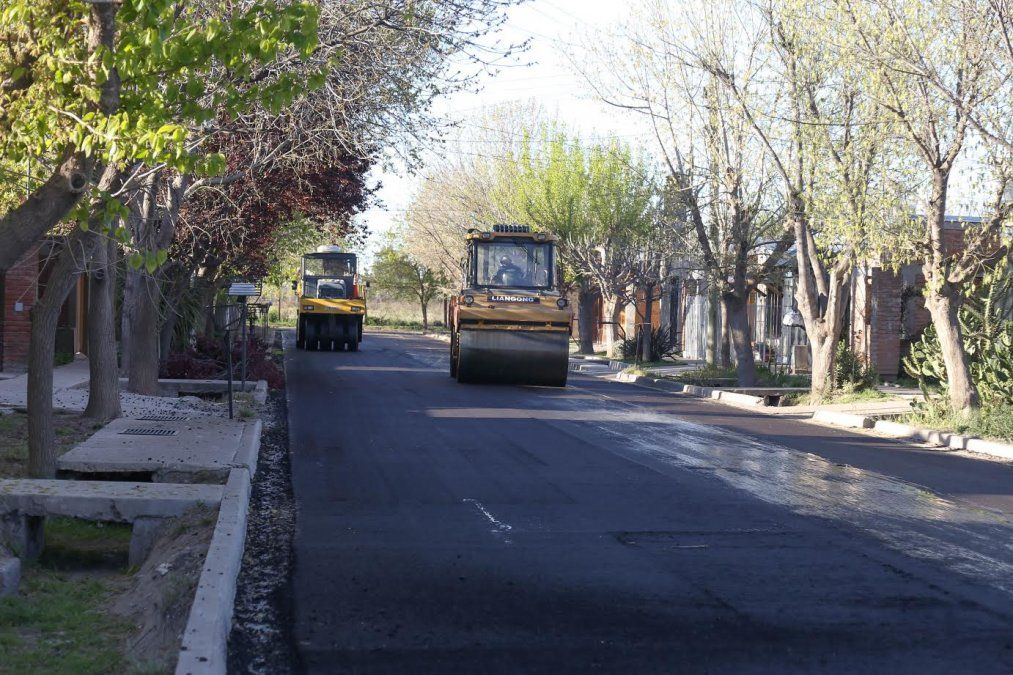 El Municipio comenzó con el asfalto en el barrio Unión Empleados de Comercio
