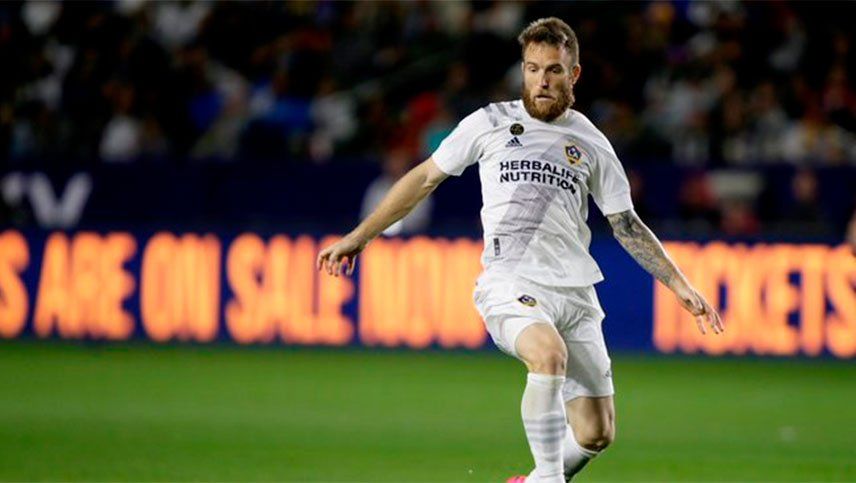 Los Angeles Galaxy despidió a un jugador por comentarios raciales de su esposa