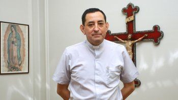 Suspendieron a un ex canciller del Arzobispado de Chile tras una auto denuncia por abuso