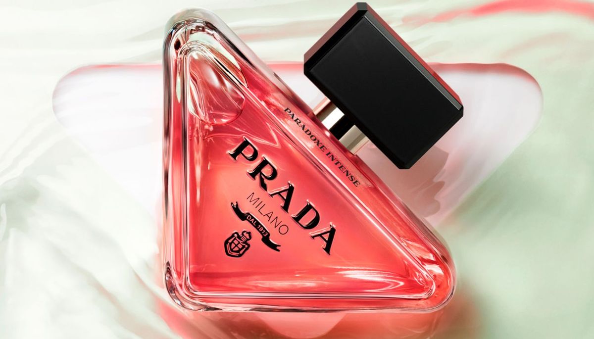 Prada Paradoxe Intense es una fragancia floral y frutal. Prada Paradoxe Intense es una fragancia floral y frutal.