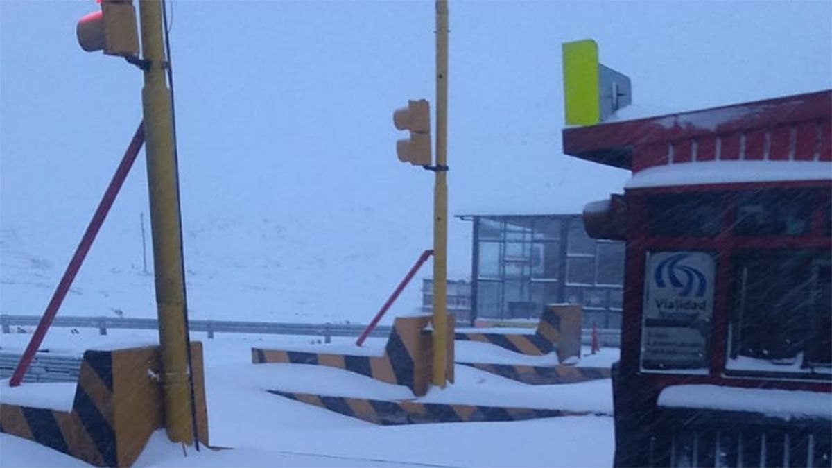 Así lucía este viernes la localidad cordillerana de Las Cuevas por la cantidad de nieve acumulada.