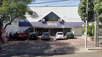 Boqueteros entraron al Correo Oca de Capital y robaron 30 celulares