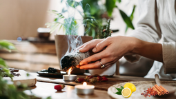 Solo lleva 2 ingredientes: así es como puedes limpiar las energías de tu hogar