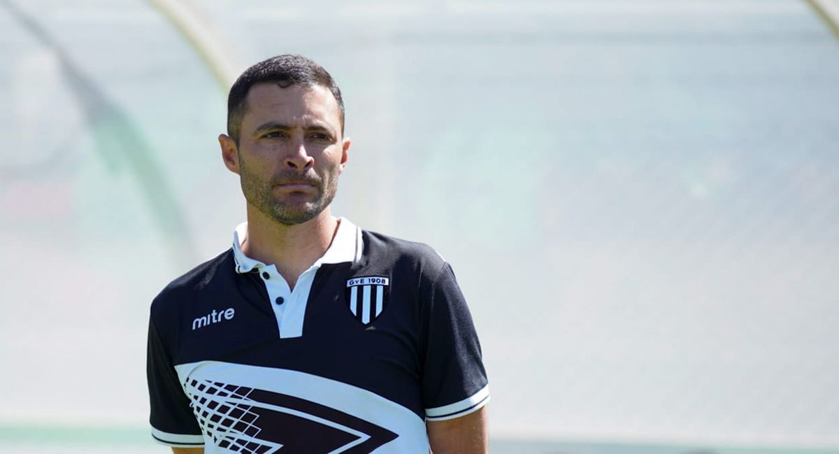 Joaquín Sastre dejó su cargo en Gimnasia y Esgrima, la dirigencia no le renovó el contrato. Joaquín Sastre dejó su cargo en Gimnasia y Esgrima, la dirigencia no le renovó el contrato.