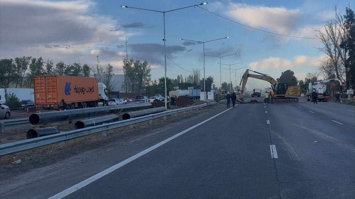 Cortes y demoras por la reparación del Acceso Sur entre Godoy Cruz y Luján.