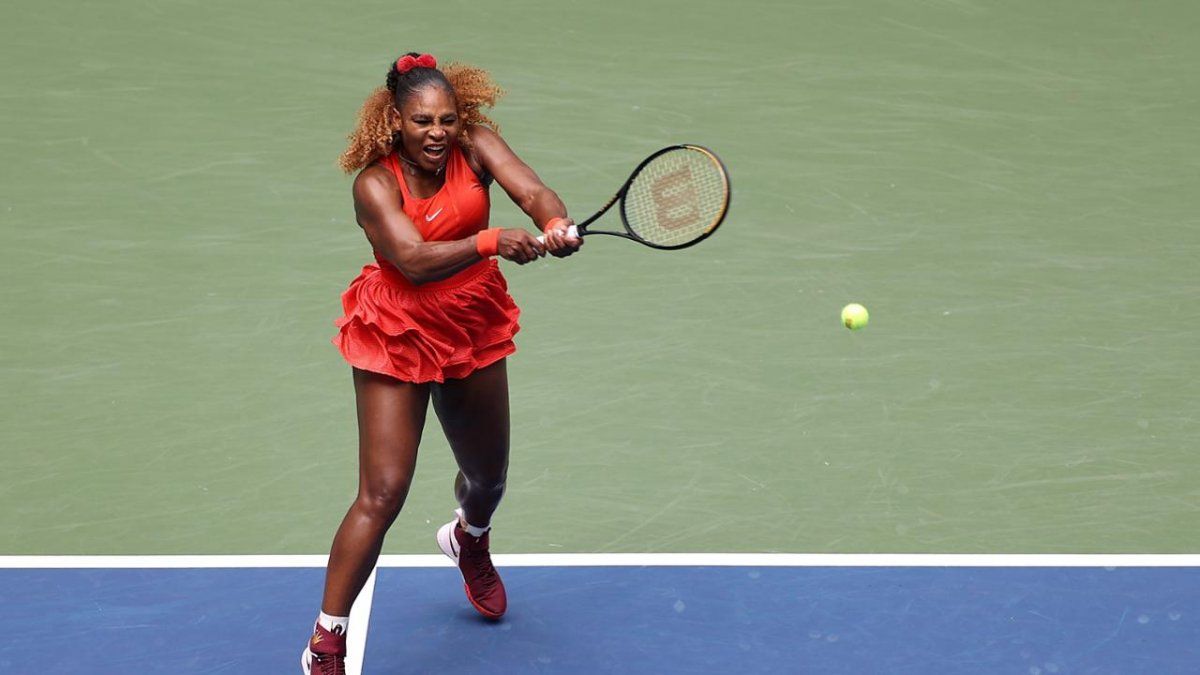 Serena Williams pasó a las semis y va por el récord de Margaret Court.
