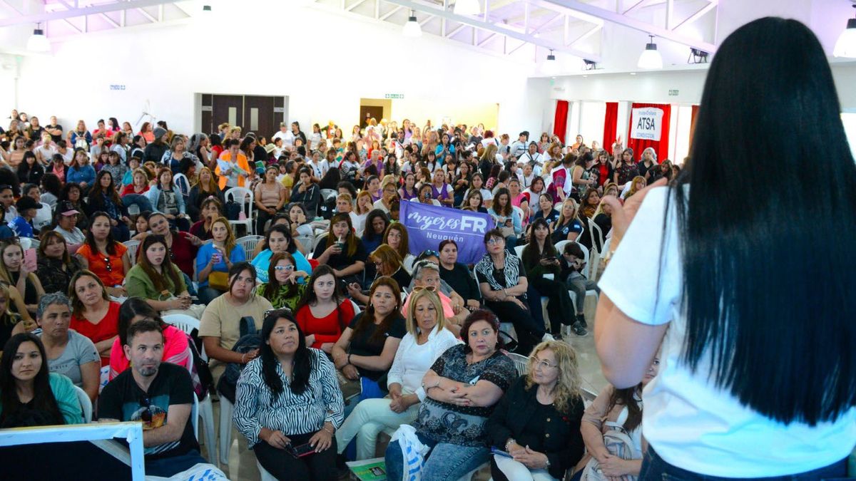 Flor Destéfanis, la presidenta del PJ, resaltó que Sergio Massa es el único candidato a presidente que defiende a las mujeres y diversidades. Flor Destéfanis, la presidenta del PJ, resaltó que Sergio Massa es el único candidato a presidente que defiende a las mujeres y diversidades.