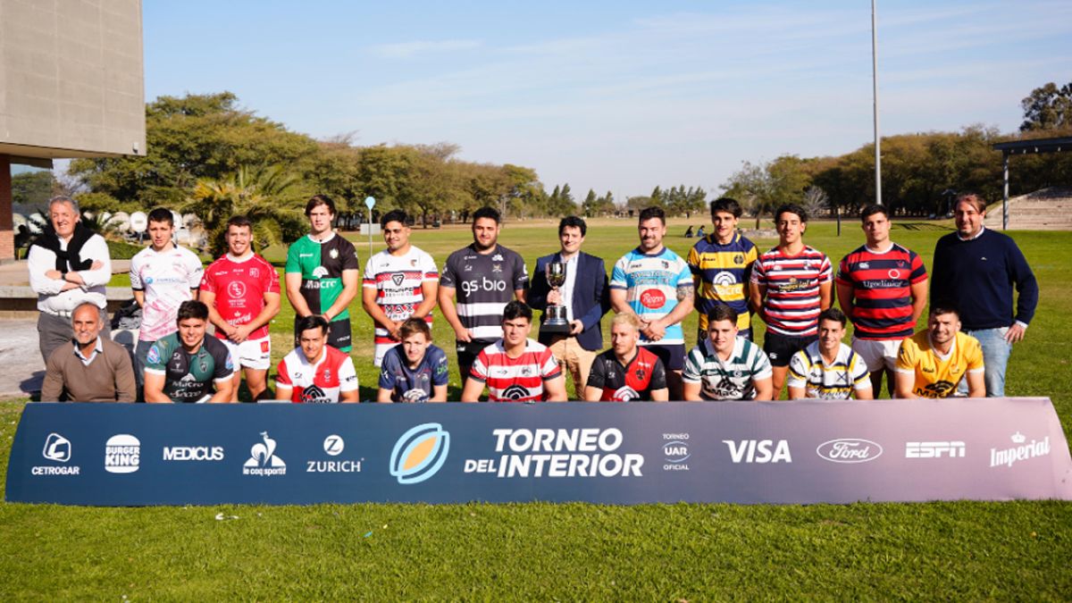 Autoridades de la UAR y sponsors con los capitanes de Marista, Los Tordos y todos los participantes del Torneo del Interior A. Autoridades de la UAR y sponsors con los capitanes de Marista, Los Tordos y todos los participantes del Torneo del Interior A.