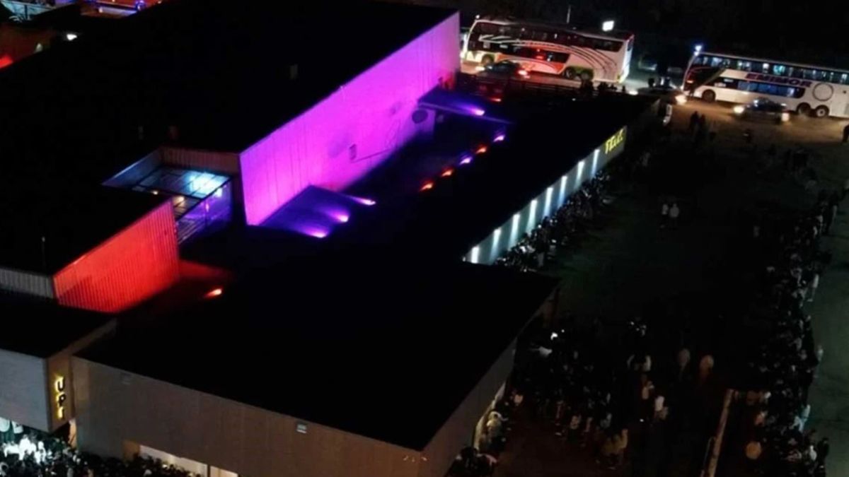 Terminaron desnudas: violenta pelea entre mujeres en un boliche