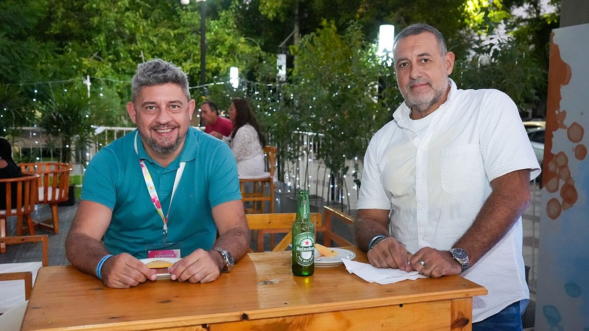 Ignacio Bellini y Andrés Valero, Gerentes de Cuentas de Rutini Wines. Foto: Martín Pravata/Diario Uno. Ignacio Bellini y Andrés Valero, Gerentes de Cuentas de Rutini Wines. Foto: Martín Pravata/Diario Uno.