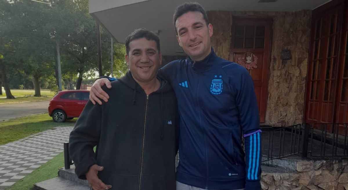 La pasión de un mendocino destacado por su amor, lo llevó a recorrer más de 800km para saludar al DT de la selección argentina, campeona mundial, a quien lo soñó coronado en Qatar antes de la Copa América de Brasil.