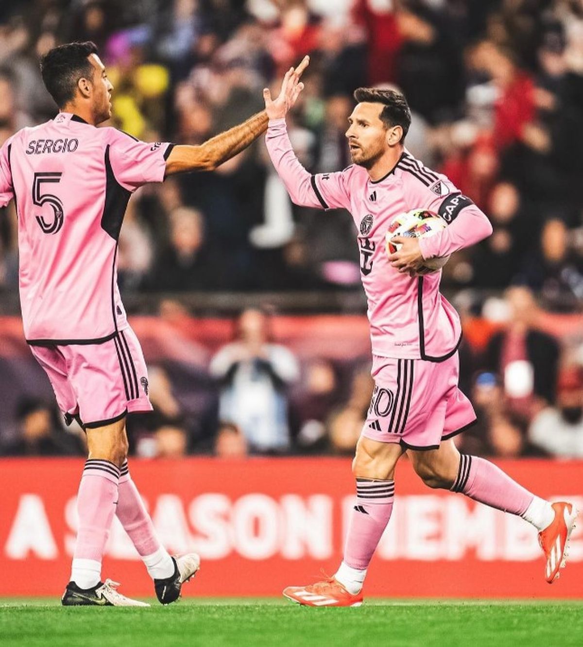 Lionel Messi brilló e hizo dos goles en el Inter Miami en su visita a Boston. Lionel Messi brilló e hizo dos goles en el Inter Miami en su visita a Boston.