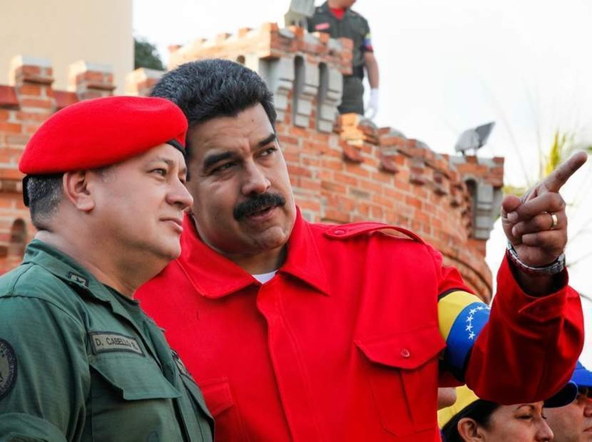 Diosdado Cabello y Nicolás Maduro. Diosdado Cabello y Nicolás Maduro.