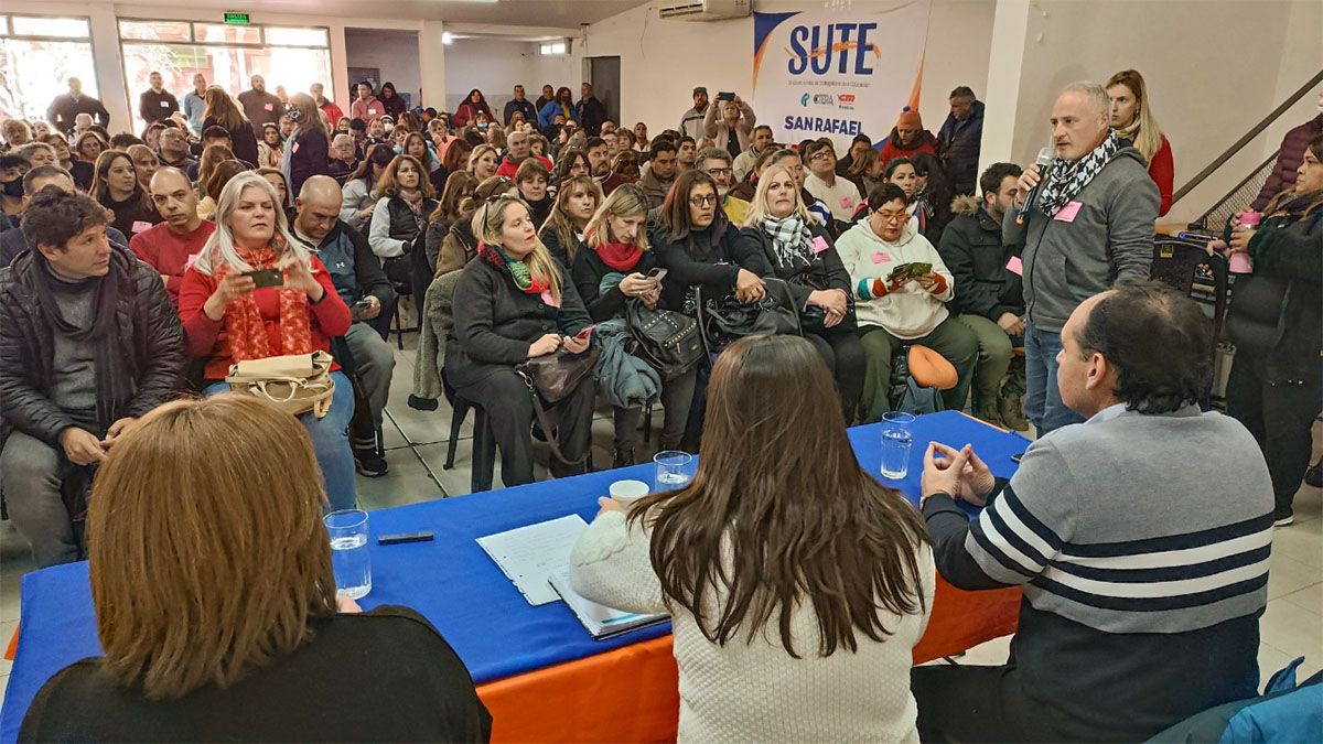 El plenario provincial del SUTE se desarrolló este martes en San Rafael. Allí se votó la realización de un paro para el 26 y 27 de julio.