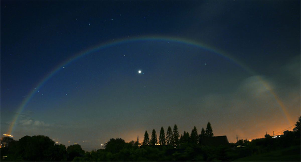 Los arco&iacute;ris lunares son obra de la luz de la luna y no de la luz del sol.&nbsp;