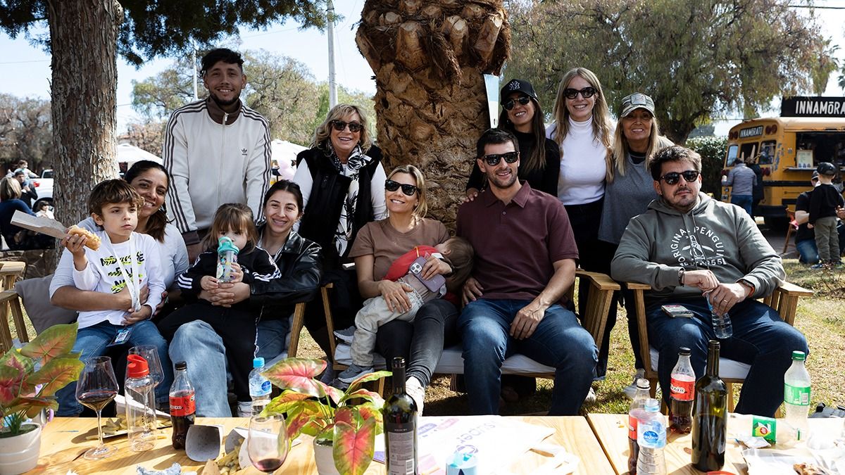 Una parte de la familia Vila en el festejo del Día del Niño en Dalvian. Una parte de la familia Vila en el festejo del Día del Niño en Dalvian.