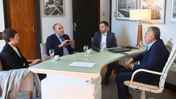 El gobernador Cornejo, junto a la ministra Latorre y el director de Minería Shantal, recibió al vice de la Cámara de Comercio en Australia, Diego Berazatagui. El gobernador Cornejo, junto a la ministra Latorre y el director de Minería Shantal, recibió al vice de la Cámara de Comercio en Australia, Diego Berazatagui.