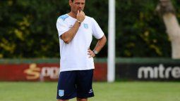 Cocca tiene muchas dudas para armar el equipo que recibirá a Boca