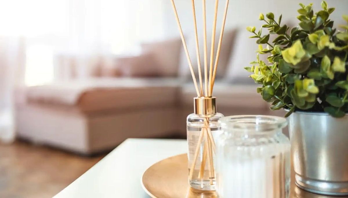 Puedes mezclar los aceites esenciales que tengas en casa. Puedes mezclar los aceites esenciales que tengas en casa.