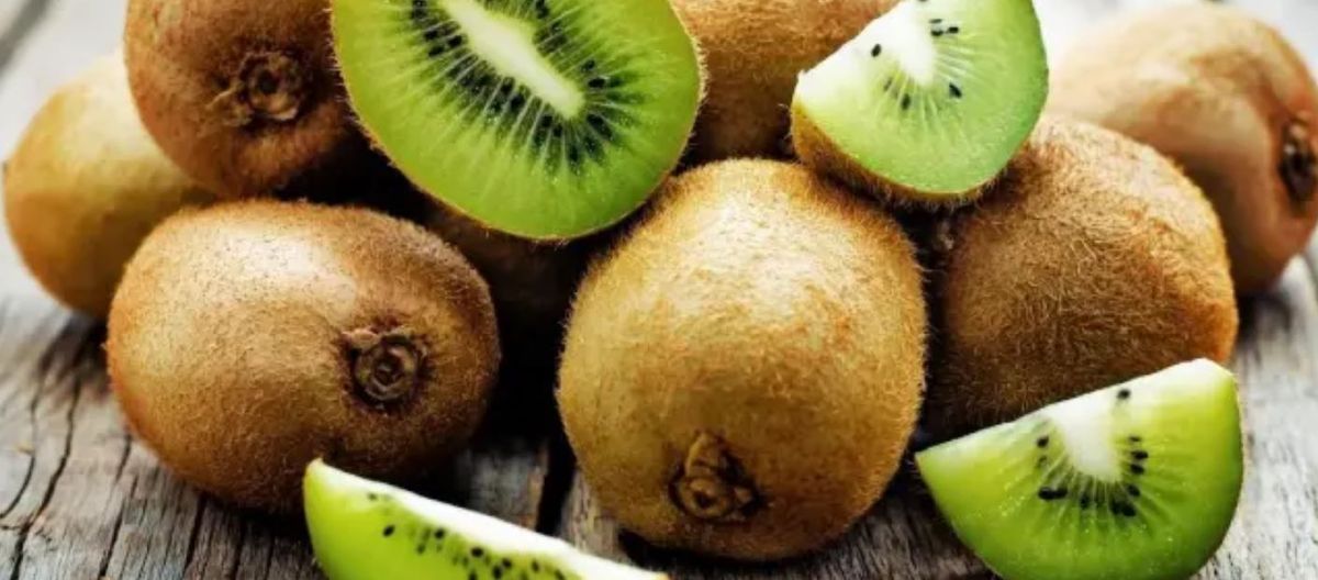 Benefits of eating kiwi.