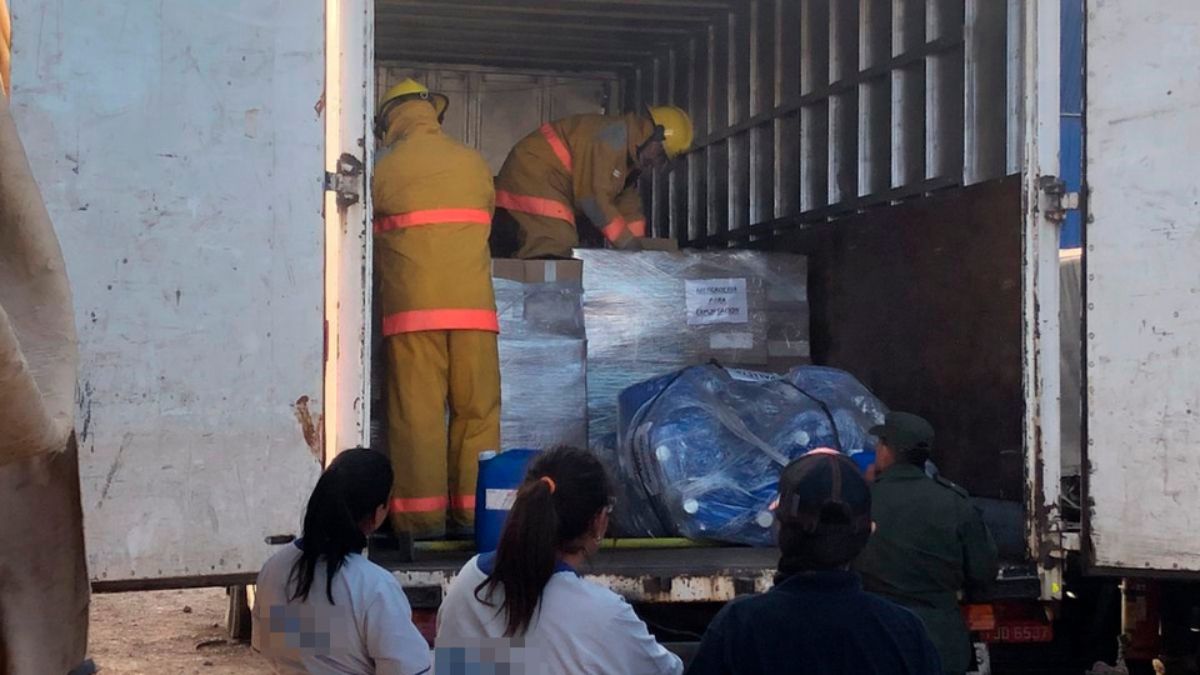 Personal de Gendarmería Nacional detuvo en la ruta 7 a un camión no habilitado para transportar productos químicos peligrosos.&nbsp; 