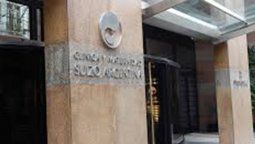 Una empleada de la clínica donde estuvo el primer caso de coronavirus fue aislada
