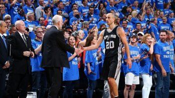 Futuro incierto para Emanuel Ginóblili en la NBA