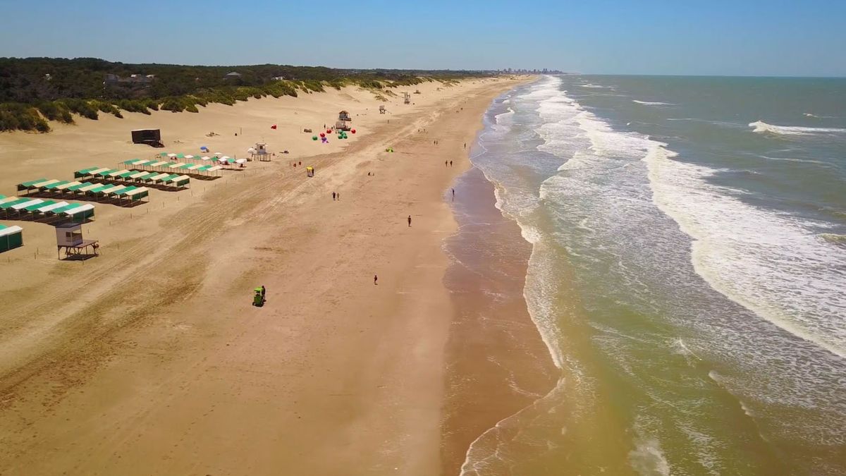 La amplitud de la playa en Mar de las Pampas permite disfrutar del mar en plenitud lejos de ruido de ciudad La amplitud de la playa en Mar de las Pampas permite disfrutar del mar en plenitud lejos de ruido de ciudad