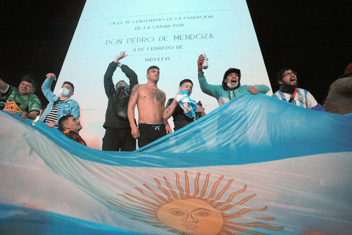 El Obelisco se tiño de celeste y blanco.