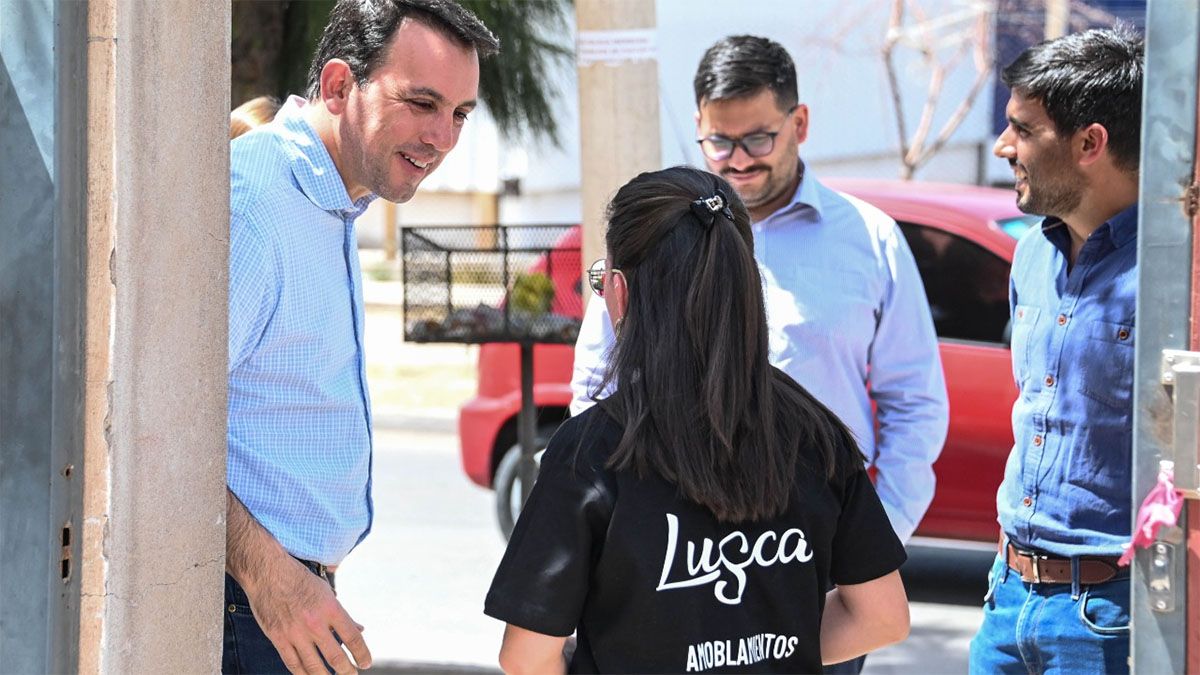 Tadeo García Zalazar (UCR) y Gonzalo Navarro (PJ) visitaron juntos a diferentes emprendedores de Godoy Cruz.