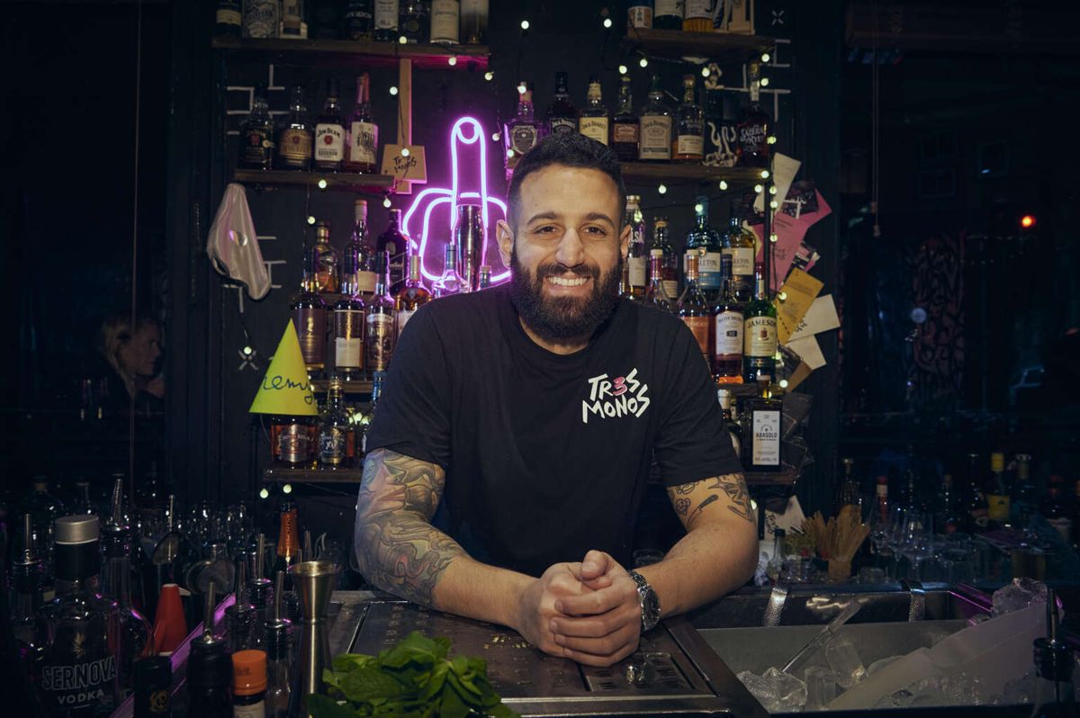 Charly Aguinsky, uno de los dueños del bar Tres Monos.