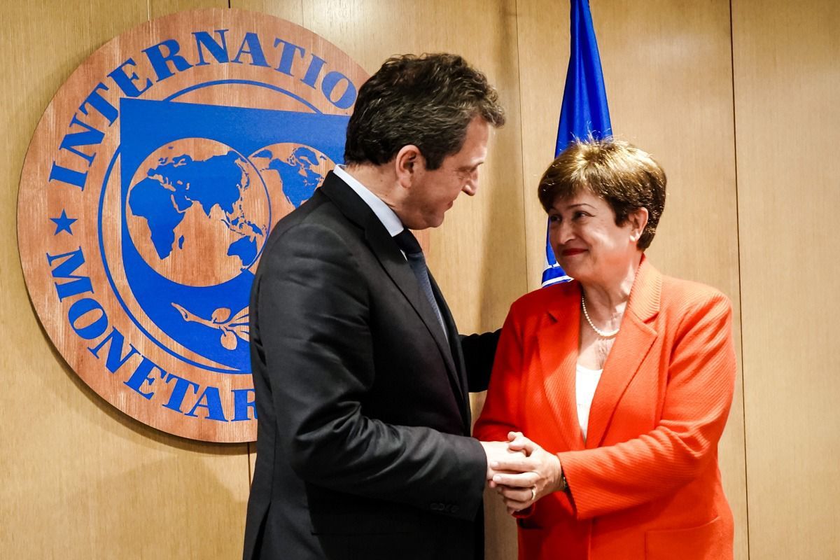 El ministro de Economía Sergio Massa y la directora gerente del Fondo Monetario Internacional (FMI), Kristalina Georgieva, en su encuentro en Washington. (Foto: Prensa Economía)