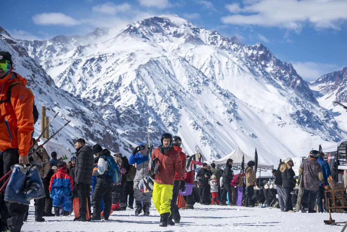 La nieve atrajo a miles de visitantes a la Alta Montaña tras la reapertura de la Ruta 7.