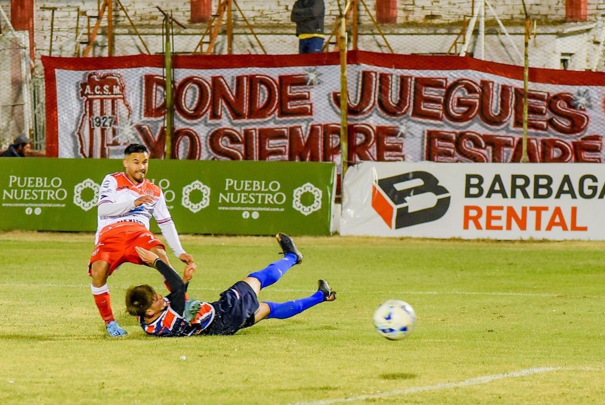 jonás Corvalán marcó un golazo de zurda, en el debut de Víctor Zwenger.