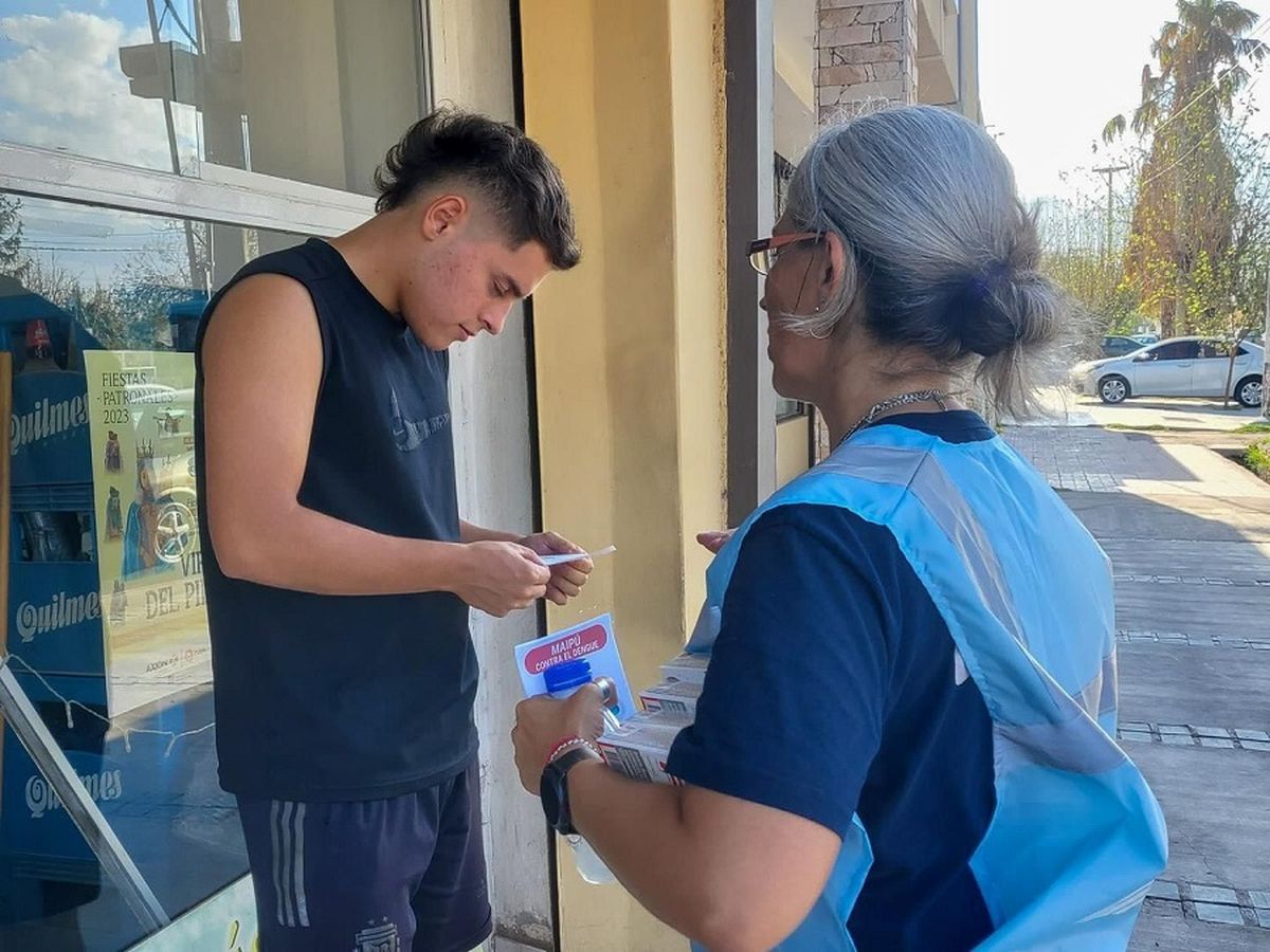 Las acciones de prevención también se realizaron en los establecimientos educativos públicos y privados. Las acciones de prevención también se realizaron en los establecimientos educativos públicos y privados.