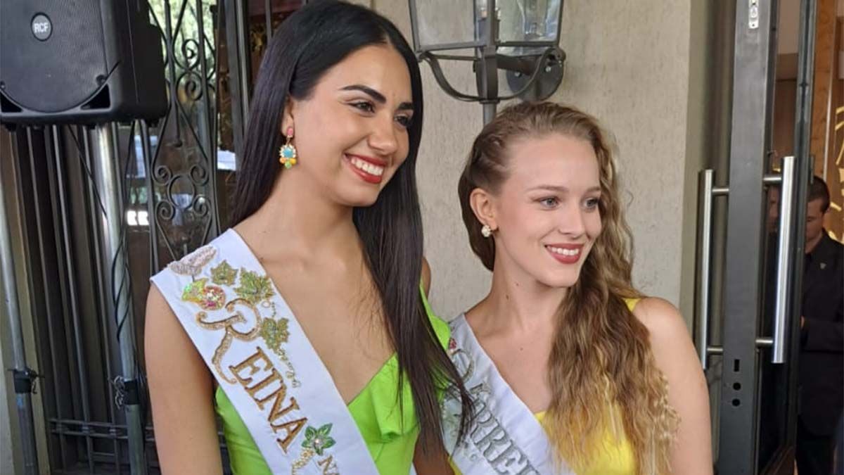 La Reina Nacional de la Vendimia, Natasha Sánchez, junto a su virreina, Giulina Pilot, le dieron la bienvenida a las soberanas departamentales.