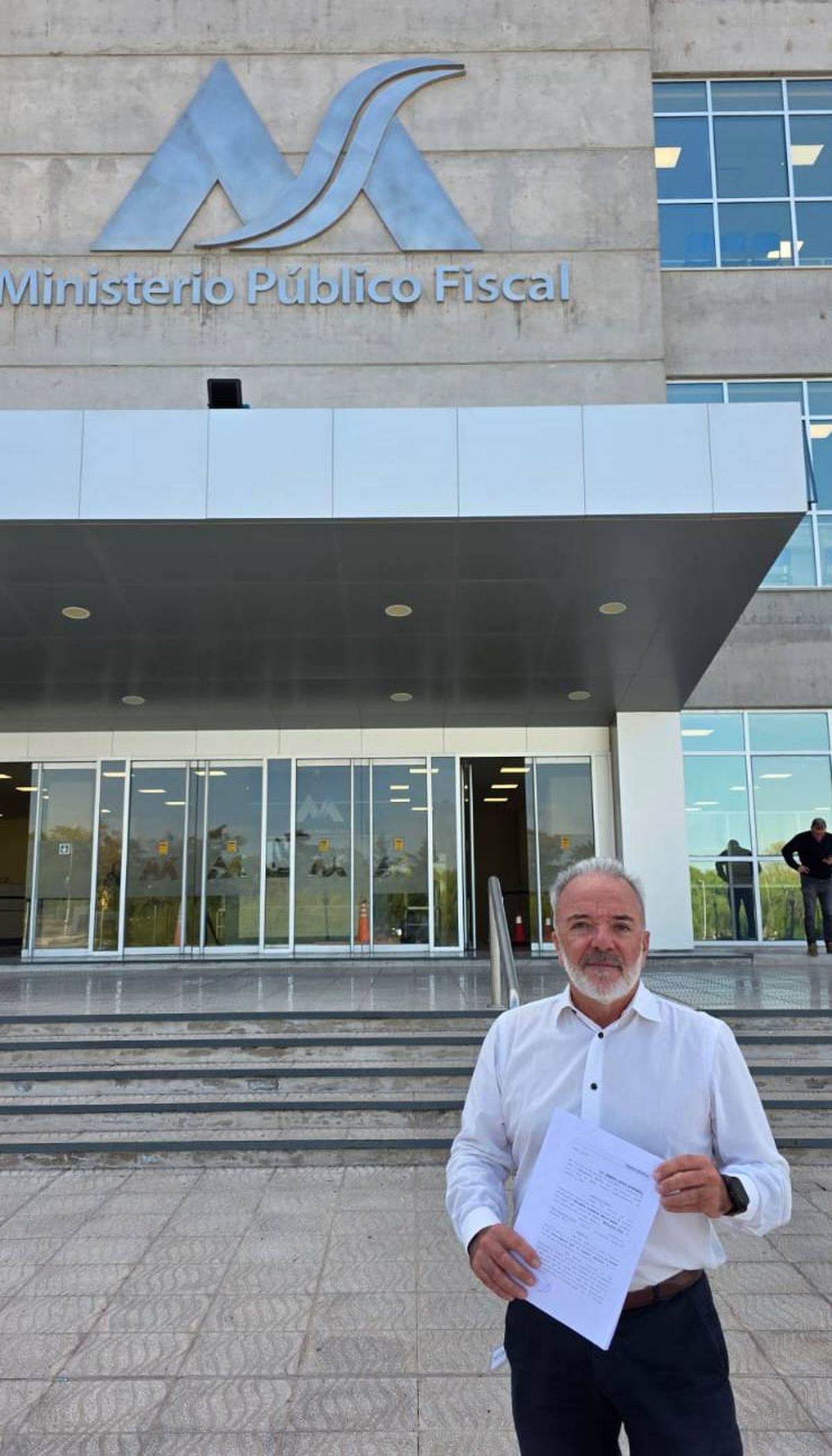 Junto al escrito correspondiente, el titular de AYSAM presentó videos que muestran una conexión clandestina sobre la cámara conectada al acueducto Junto al escrito correspondiente, el titular de AYSAM presentó videos que muestran una conexión clandestina sobre la cámara conectada al acueducto