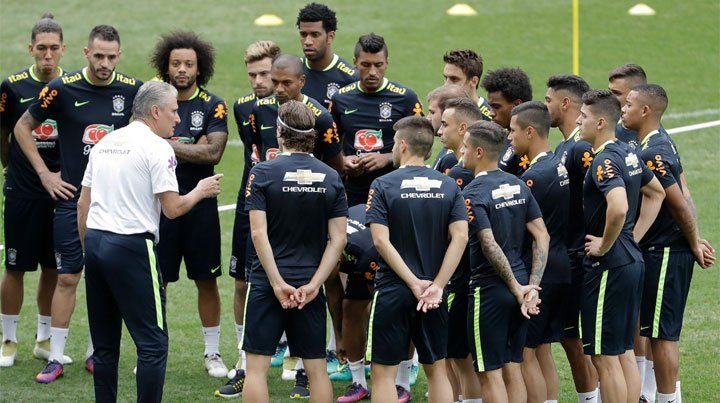 Los brasileños se entrenaron a la espera de Neymar, su estrella