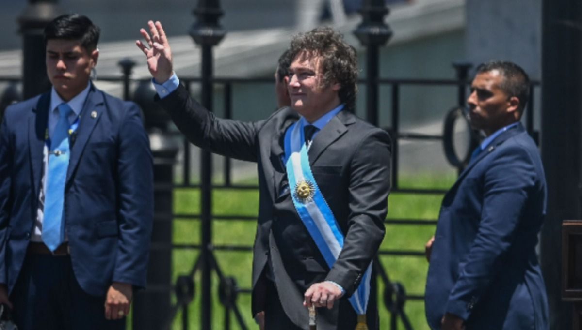 Milei asumió ante miles de militantes libertarios. Foto: Télam. Milei asumió ante miles de militantes libertarios. Foto: Télam.