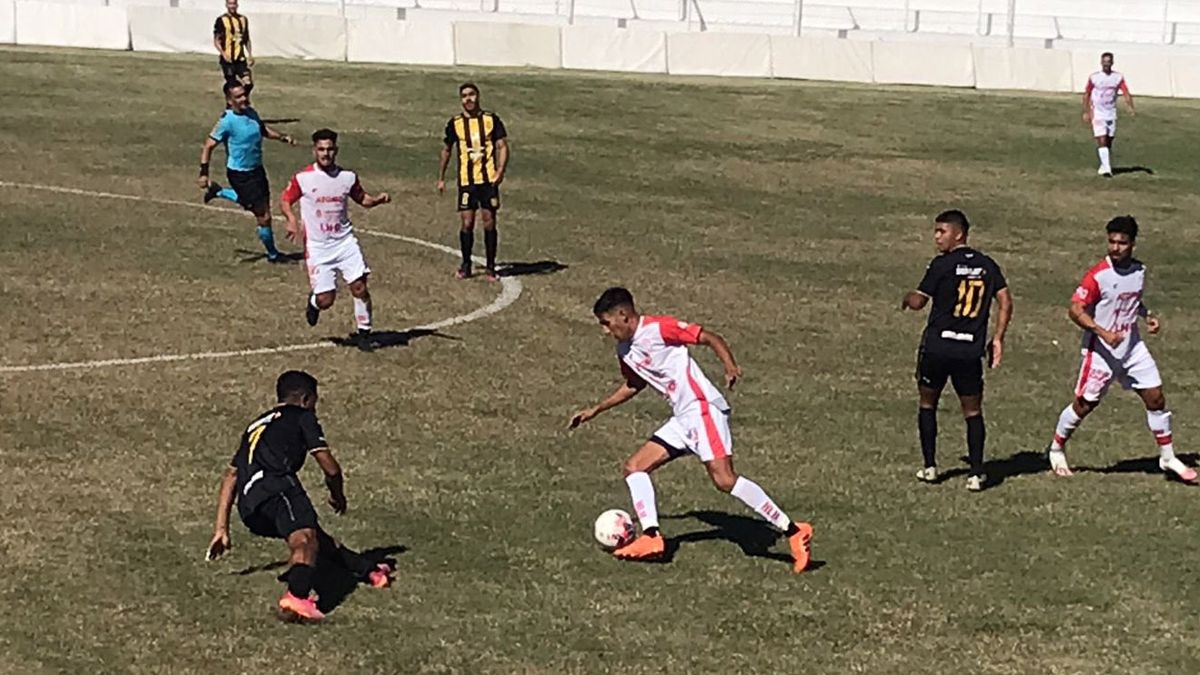 Huracán jugó ante Olimpo en el estadio de Montecaseros.