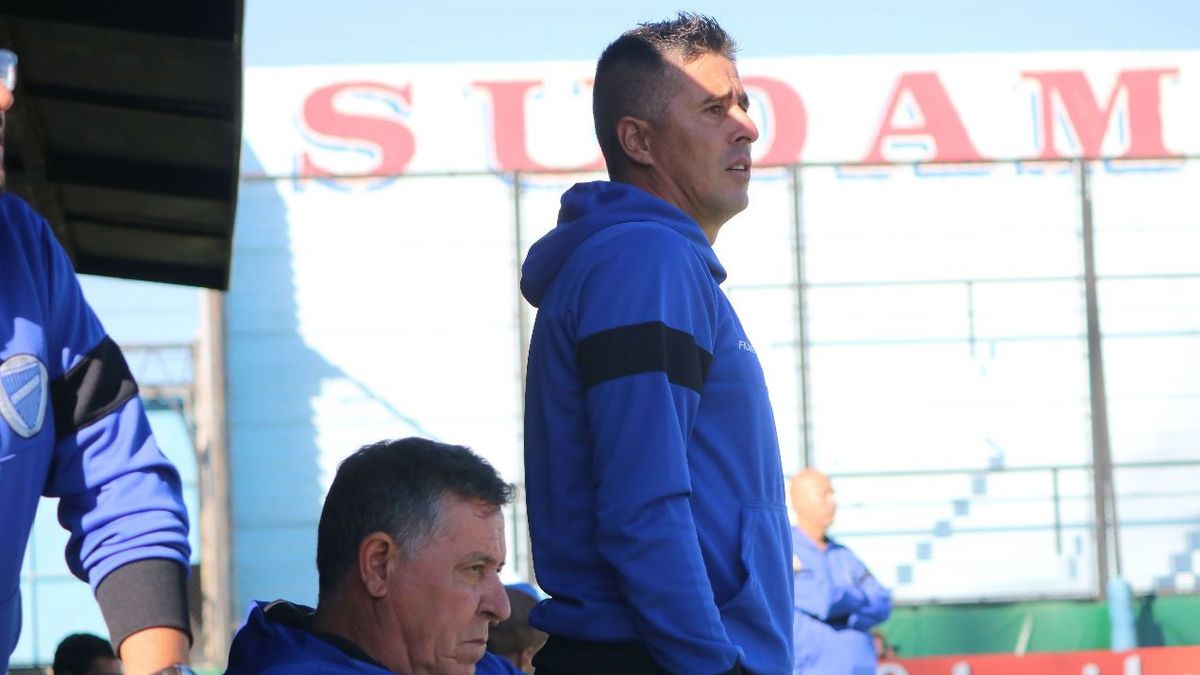 El Loco Ibáñez y el Ruso Marcelo Marcucci en el banco de suplentes.
