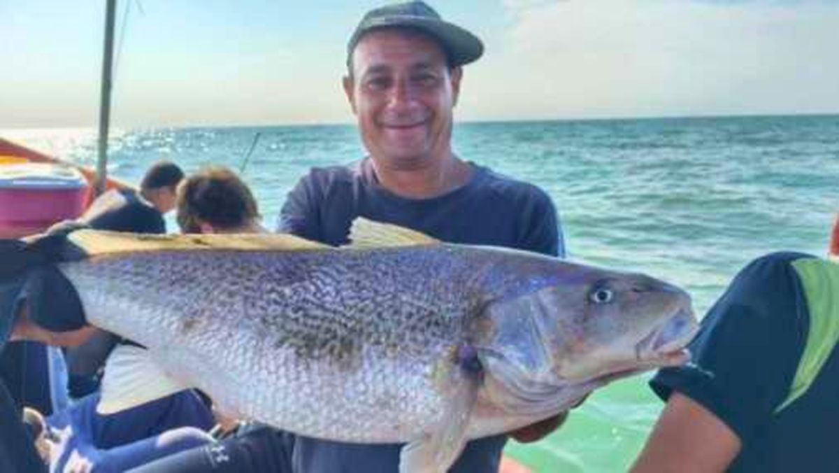 Un mendocino se hizo famoso en Monte Hermoso por pescar una corvina de 6 kilogramos
