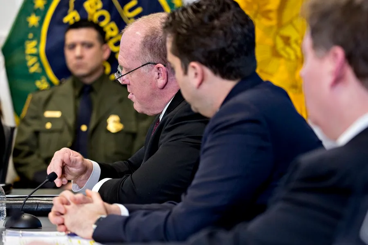 Tom Homan fue director del Servicio de Inmigraci&oacute;n y Control de Aduanas (ICE) durante el primer mandato de Donald Trump y es considerado el art&iacute;fice de la pol&eacute;mica pol&iacute;tica de separaci&oacute;n de familias migrantes.