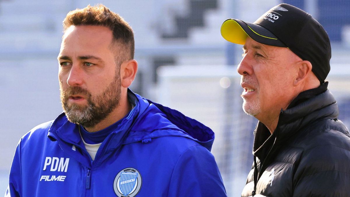 Pablo De Muner, entrenador de Godoy Cruz, está junto a Daniel Oldrá, el director deportivo del Tomba