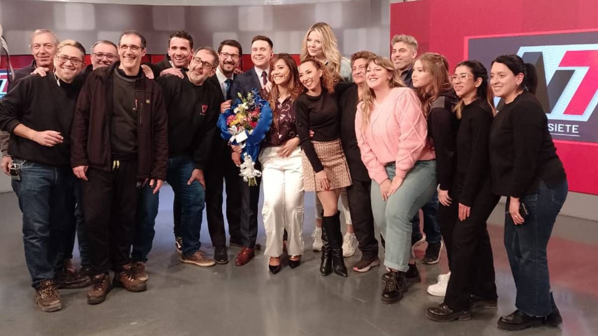 Gisela Campos junto al equipo de El Siete, el día que anunció su embarazo. Gisela Campos junto al equipo de El Siete, el día que anunció su embarazo.