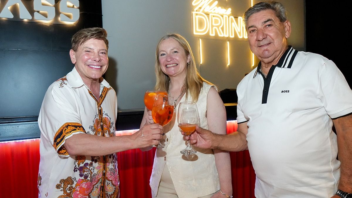 El c&oacute;ctel de prensa de Vendimia para Todos cont&oacute; con la presencia de la vicegobernadora Hebe Casado. En la foto, tambi&eacute;n brindan Gabriel Canci y Ricardo Bustos.&nbsp;