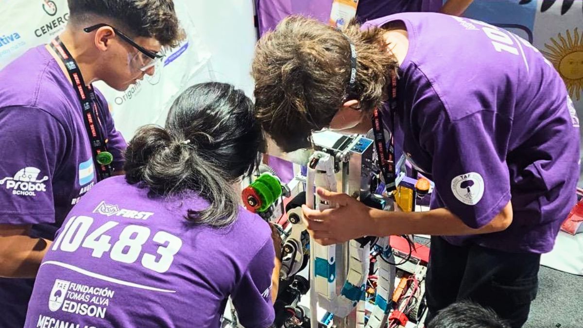 El ganador de la etapa regional que se realizará en Mendoza tendrá un pase directo al Mundial de Robótica en Houston, Estados Unidos. El ganador de la etapa regional que se realizará en Mendoza tendrá un pase directo al Mundial de Robótica en Houston, Estados Unidos.